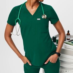 Figs scrub top Hunter Green small